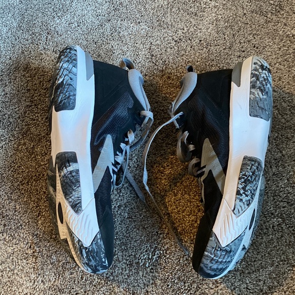 Jordan Basketball Shoes SZ 11 - Picture 4 of 5